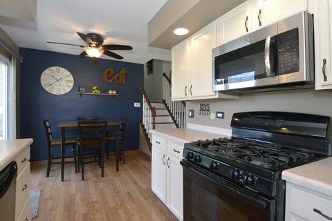 826 Bay Ct, Bartlett, IL 60103 photo 9