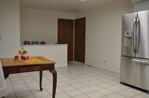 1060 Blackhawk Dr, Elgin, IL 60120 photo 7