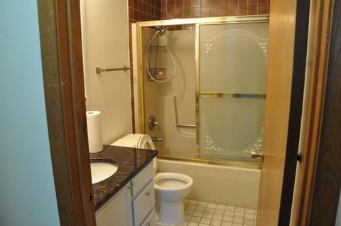 1060 Blackhawk Dr, Elgin, IL 60120 photo 9