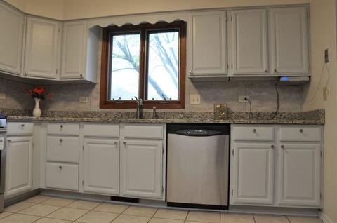 1060 Blackhawk Dr, Elgin, IL 60120 photo 4