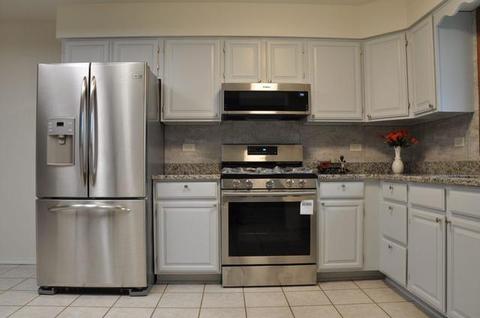 1060 Blackhawk Dr, Elgin, IL 60120 photo 3