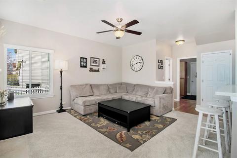 140 Troutman Dr, Bartlett, IL 60103 photo 4