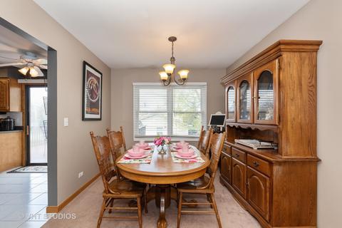 3679 Whispering Trails Dr, Hoffman Estates, IL 60192 photo 5