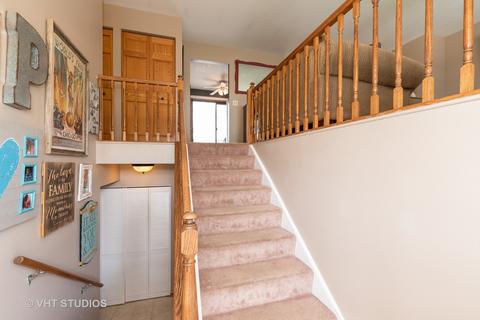 3679 Whispering Trails Dr, Hoffman Estates, IL 60192 photo 2