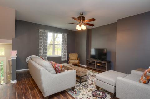 3102 Valley Falls St, Elgin, IL 60124 photo 4