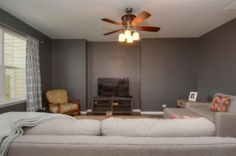 3102 Valley Falls St, Elgin, IL 60124 photo 5