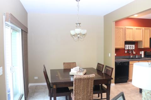 989 Oak Ridge Blvd, Elgin, IL 60120 photo 3