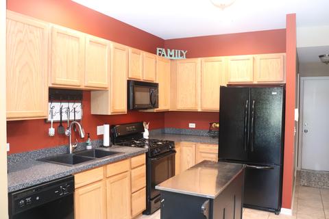 989 Oak Ridge Blvd, Elgin, IL 60120 photo 5