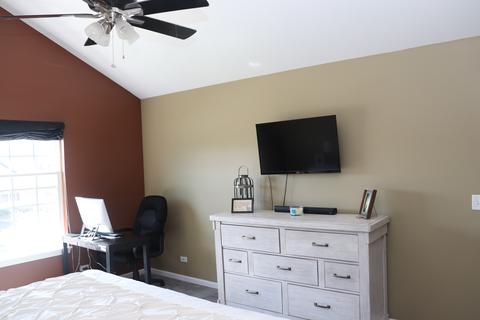 989 Oak Ridge Blvd, Elgin, IL 60120 photo 10