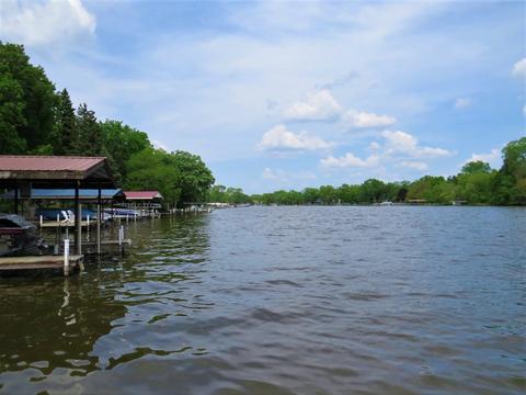 2410 Orchard Beach Rd, Mchenry, IL 60050 photo 4