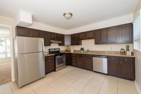 2313 Saint James St, Rolling Meadows, IL 60008 photo 7