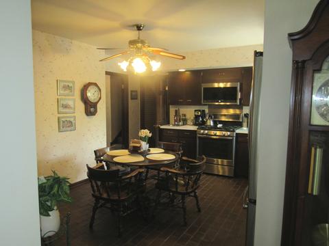 555 Avondale Ln, Hoffman Estates, IL 60169 photo 22