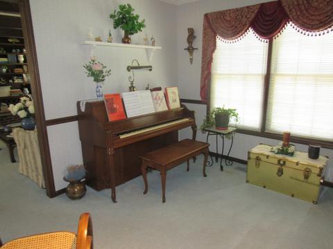 555 Avondale Ln, Hoffman Estates, IL 60169 photo 24
