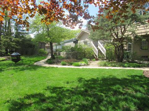 555 Avondale Ln, Hoffman Estates, IL 60169 photo 14