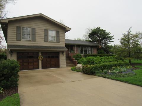555 Avondale Ln, Hoffman Estates, IL 60169 photo 1