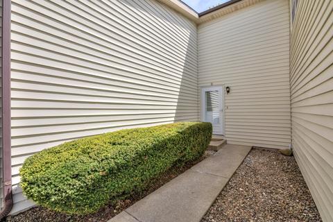 1713 King Dr #B, Normal, IL 61761 photo 3