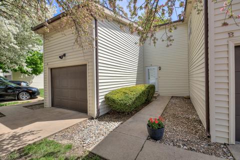 1713 King Dr #B, Normal, IL 61761 photo 2