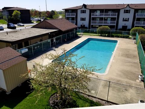 185 Gregory St #15, Aurora, IL 60504 photo 2