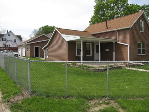 345 E Lincoln St, Bloomington, IL 61701 photo 2