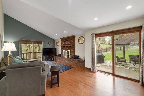 16 E Division St, Lemont, IL 60439 photo 10