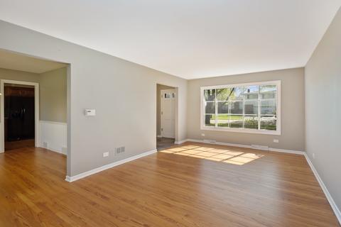 912 S Maple St, Mount Prospect, IL 60056 photo 3