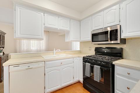 1045 Aspen St, Hoffman Estates, IL 60169 photo 9