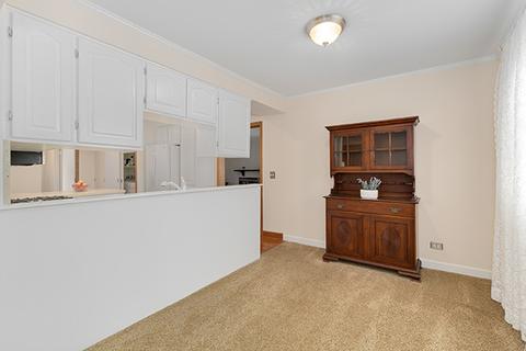 1045 Aspen St, Hoffman Estates, IL 60169 photo 8