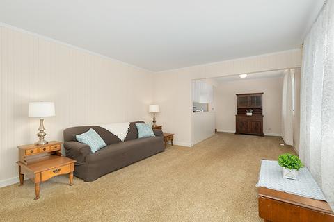 1045 Aspen St, Hoffman Estates, IL 60169 photo 5