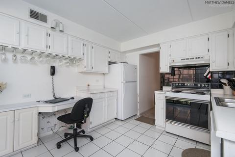 5406 Chateau Dr #2, Rolling Meadows, IL 60008 photo 3
