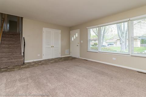 1441 Marcy Ln, Wheeling, IL 60090 photo 3