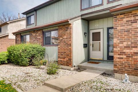 656 Rosner Dr, Roselle, IL 60172 photo 2