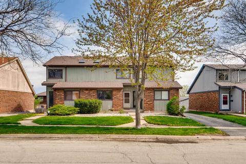656 Rosner Dr, Roselle, IL 60172 photo 1