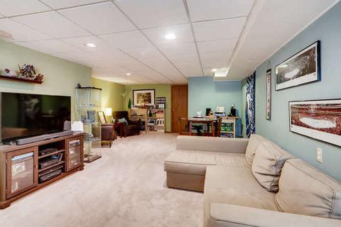 656 Rosner Dr, Roselle, IL 60172 photo 16