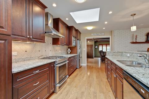 1435 Phoenix Dr, Des Plaines, IL 60018 photo 5