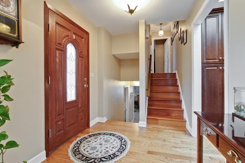 1435 Phoenix Dr, Des Plaines, IL 60018 photo 4
