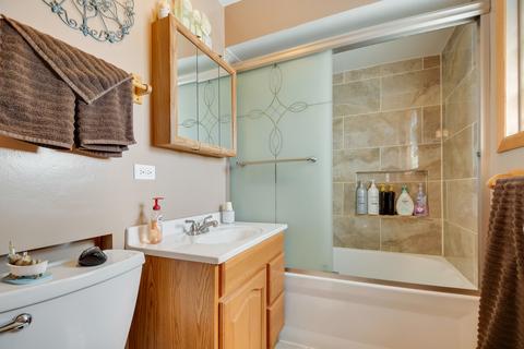 8355 S 78th Ave, Bridgeview, IL 60455 photo 16