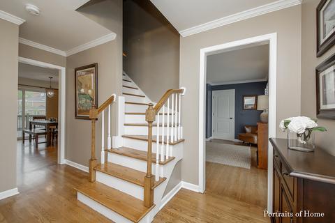564 Hevern Dr, Wheaton, IL 60189 photo 2