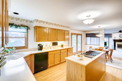 945 Harmon Blvd, Hoffman Estates, IL 60169 photo 12