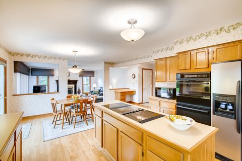 945 Harmon Blvd, Hoffman Estates, IL 60169 photo 13