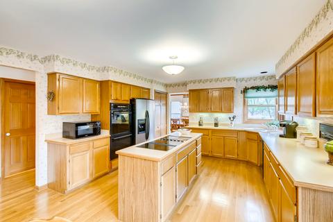 945 Harmon Blvd, Hoffman Estates, IL 60169 photo 11