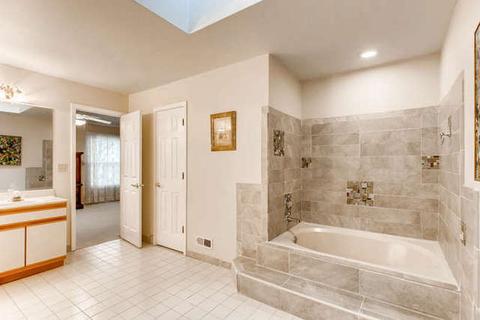 205 Buckingham Dr, Bartlett, IL 60103 photo 23