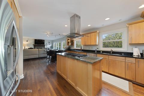 1805 Nicholson Dr, Hoffman Estates, IL 60192 photo 4