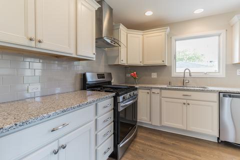 54 Dover Dr, Des Plaines, IL 60018 photo 7