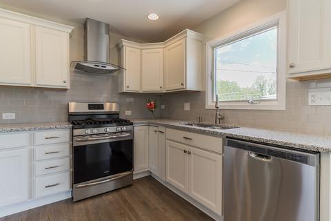 54 Dover Dr, Des Plaines, IL 60018 photo 3