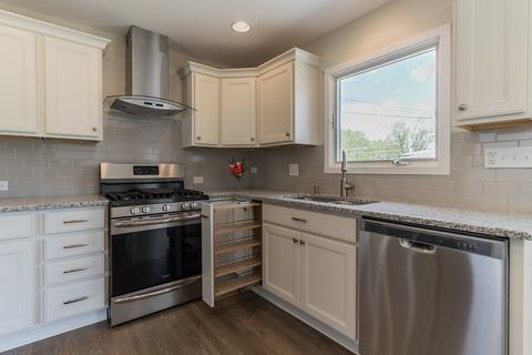 54 Dover Dr, Des Plaines, IL 60018 photo 4