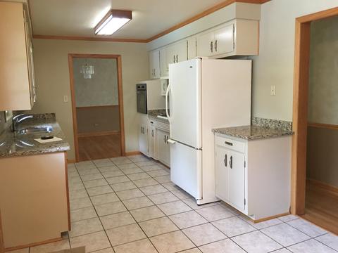 625 Meadow Ln, Beecher, IL 60401 photo 4