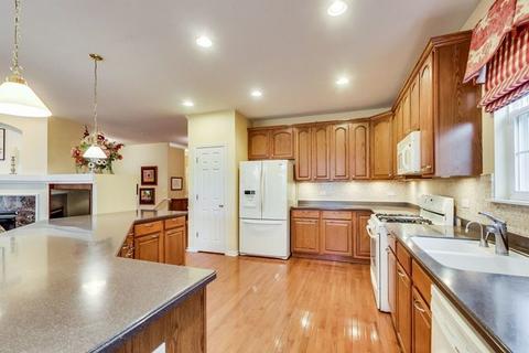 5952 Eton Dr, Hoffman Estates, IL 60192 photo 16