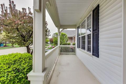 5952 Eton Dr, Hoffman Estates, IL 60192 photo 2