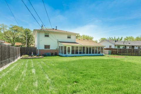 340 Payson St, Hoffman Estates, IL 60169 photo 2
