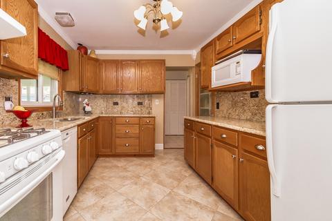 340 Payson St, Hoffman Estates, IL 60169 photo 8